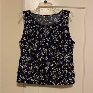 🎀 5/$20 🎀 SHEIN sleeveless lightweight blue and white floral top size XL